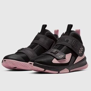 New LeBron soldier 13 XIII pink and black 7Y ~ 8.5 womens